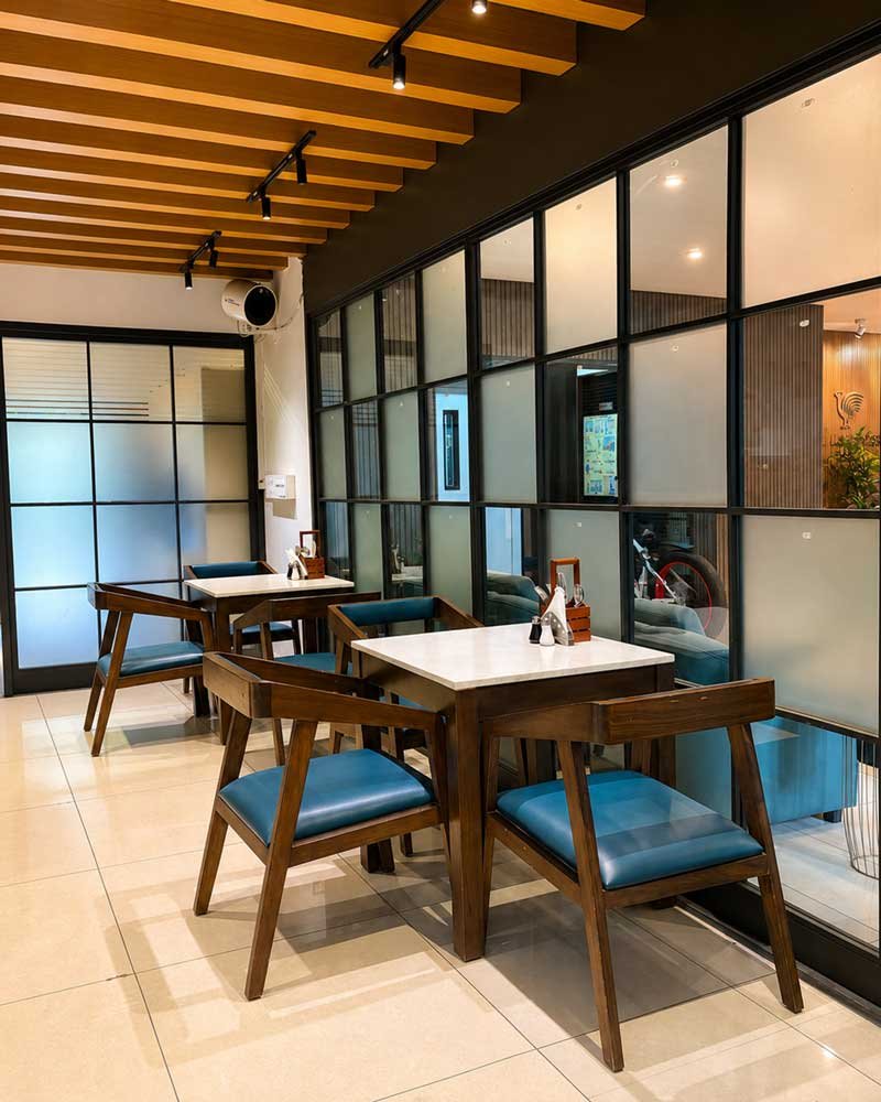 Foyer indoor dining seating