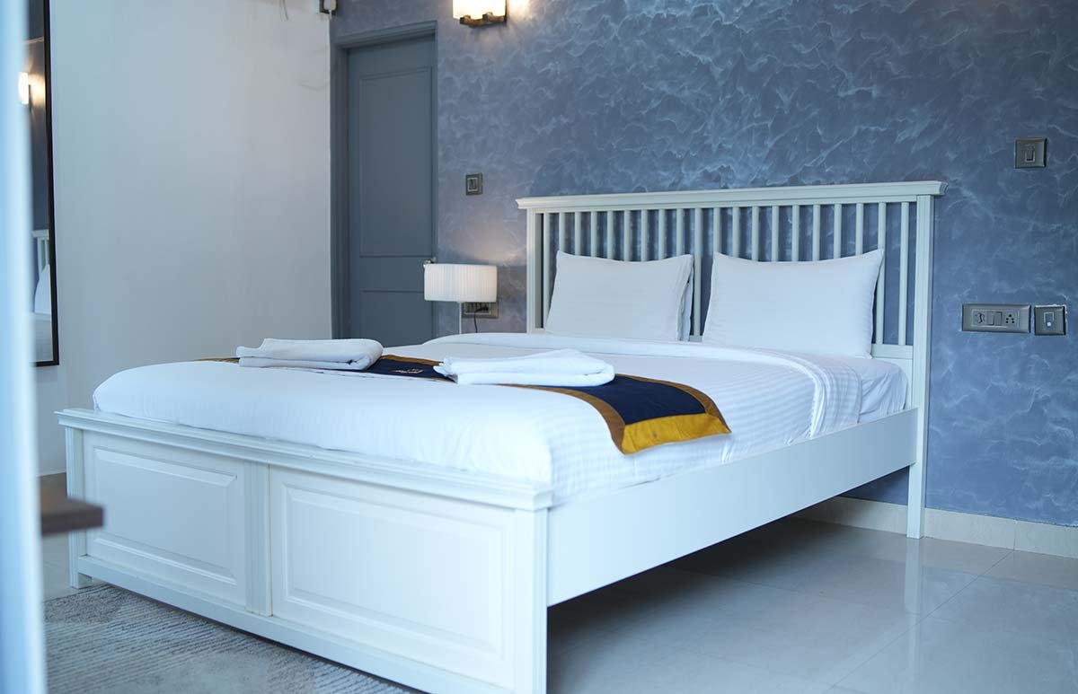 Suite bedroom, blue accent wall