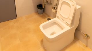 bathroom-Picsart-AiImageEnhancer